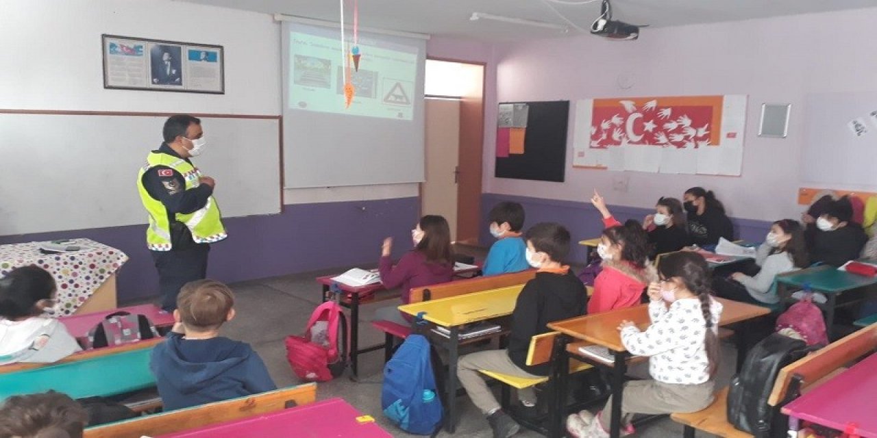 Öğrencilere “trafik Dedektifleri Ve İ̇yi Dersler Şoför Amca” Eğitimi Verildi
