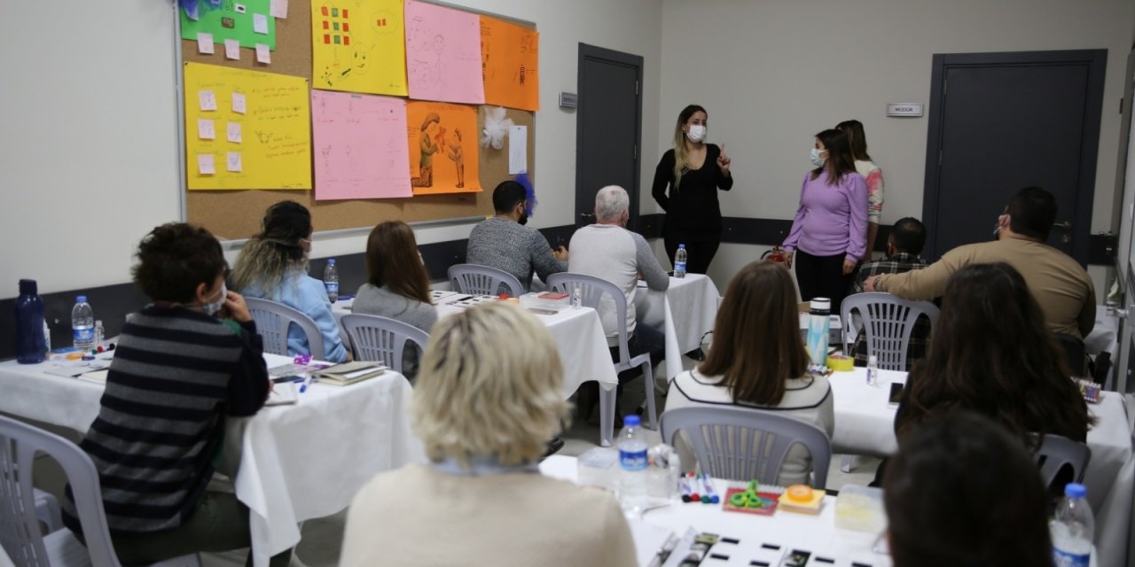 Otizm Destek Merkezi’nde Öğretmen Eğitimleri Devam Ediyor