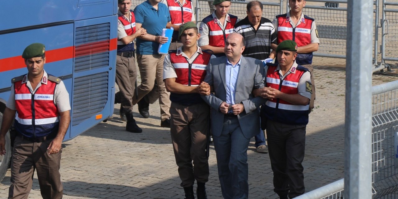 Darbeci Amirale Cumhurbaşkanına Hakaretten 7 Yıl Hapis