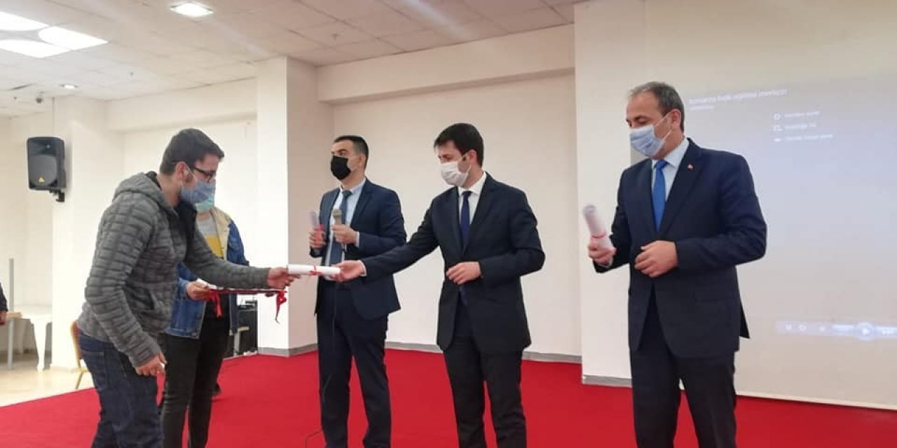 Tomarza’da Sürü Yönetim Elemanı Kursunu Tamamlayan Kursiyerlere Sertifikaları Verildi
