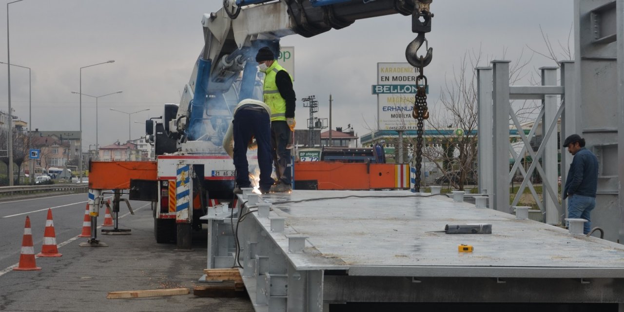 Hastane Önüne Üst Geçit
