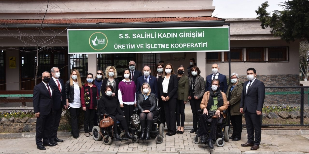 Vali Karadeniz, Üreten Kadınları Ziyaret Etti