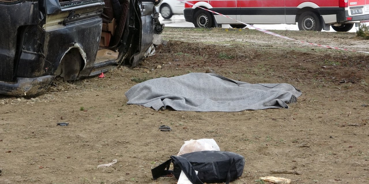 Isparta’da Minibüs İle Hafif Ticari Araç Çarpıştı: 3 Ölü, 8 Yaralı