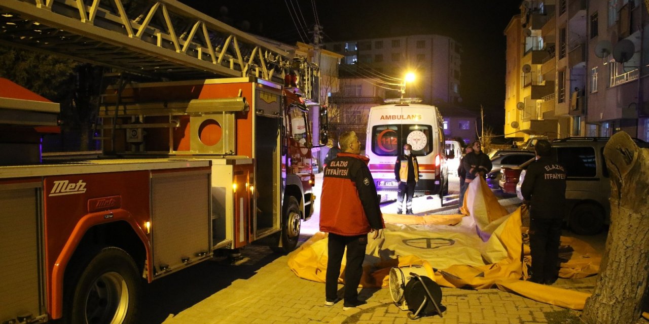 Polis Ve İtfaiye Ekibinin Müdahalesi Genç Kızı Kurtardı