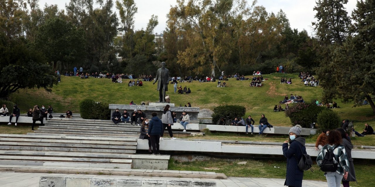 Yunanistan, Covid-19 Kısıtlamalarını Hafifletiyor