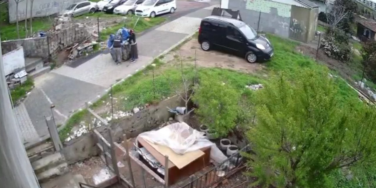 Maltepe’de Kağıt Toplayıcılarının Hırsızlık Yaptığı Anlar Kamerada