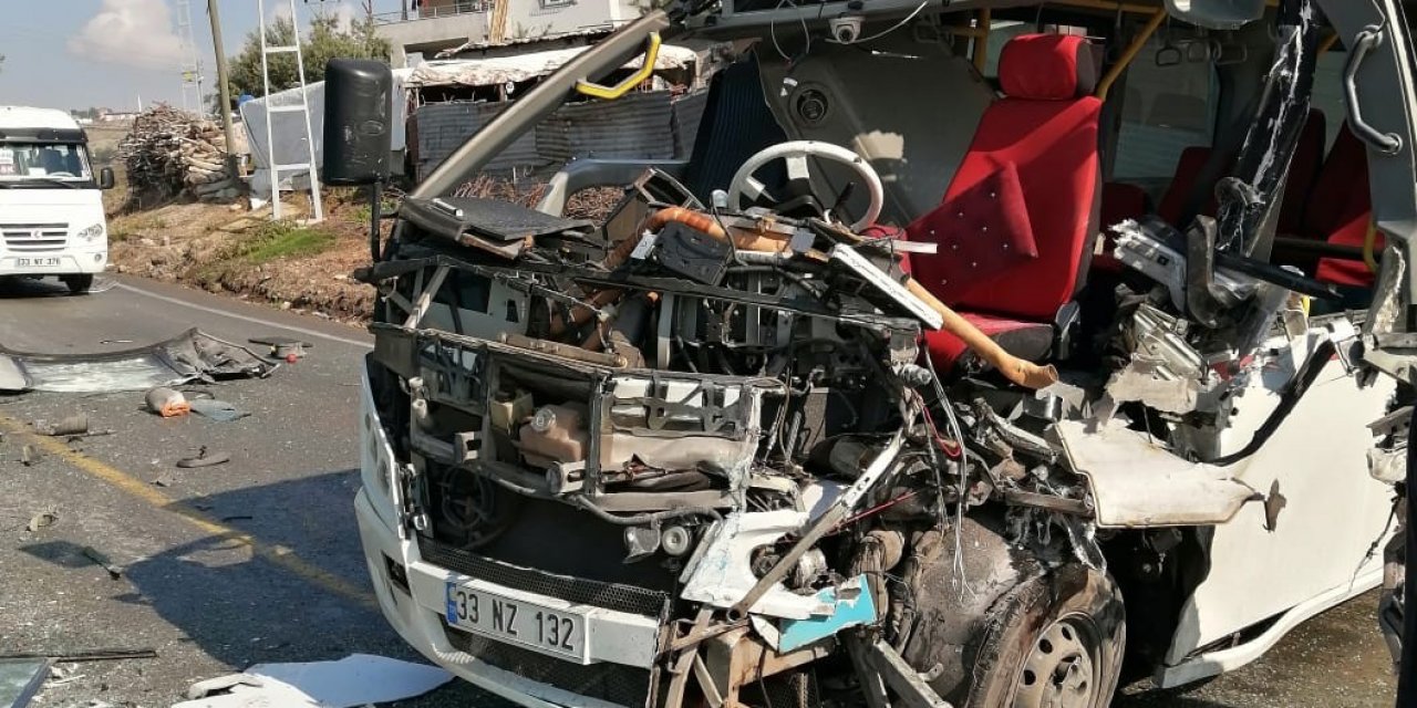 Otobüs İle Minibüs Çarpıştı: 4 Yaralı