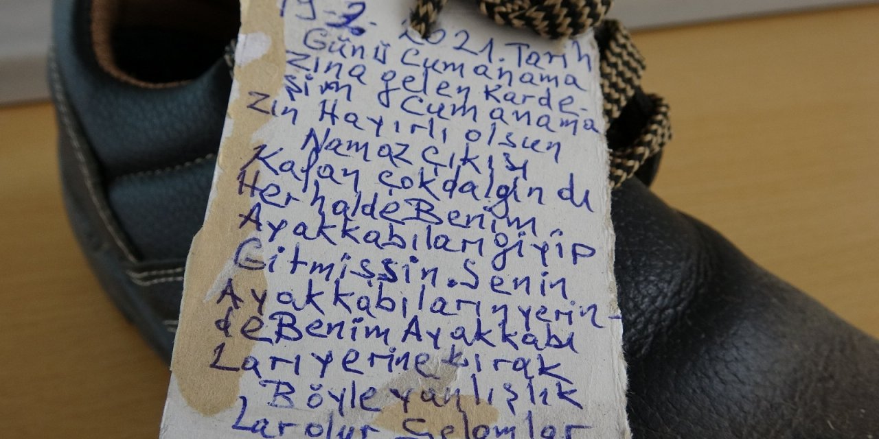 Camide Ayakkabıları Çalınan Adamdan Hırsıza “ayakkabılı” Mesaj