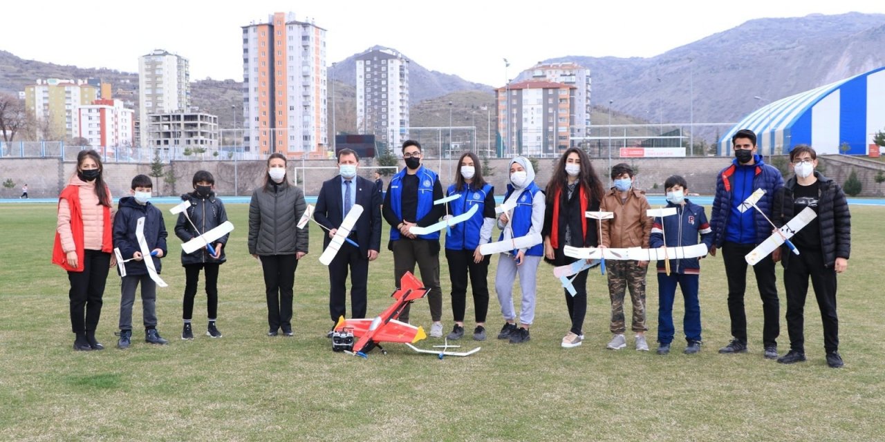 Model Uçak Çalışmalarına İ̇lgi Artıyor