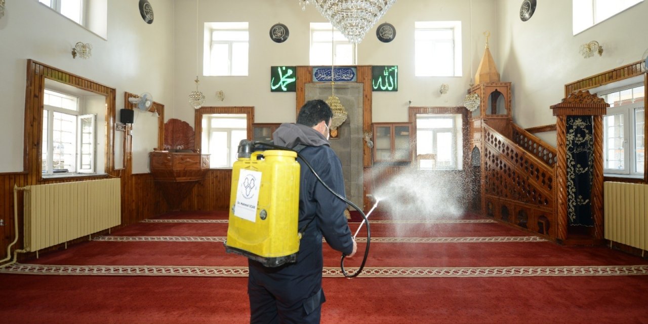 Camii Ve Mescitlerde Bahar Temizliği Ve Dezenfeksiyon Çalışması