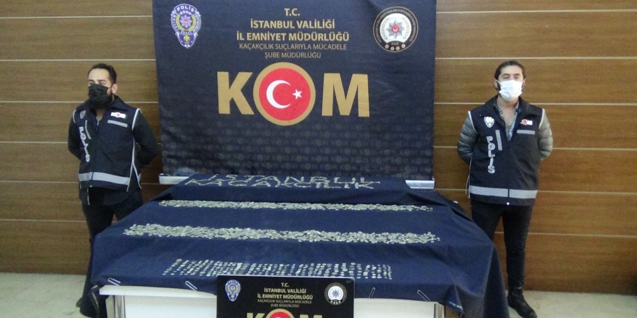 İ̇stanbul Polisinden Tarihi Eser Kaçakçılarına Operasyon: 3 Bin 500’ün Üzerinde Sikke Ele Geçirildi