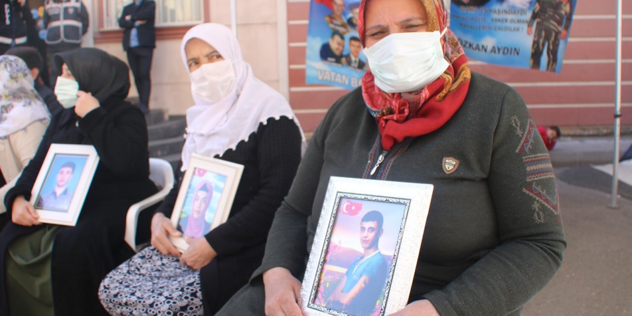 Evlat Nöbetindeki Anneden Dağa Kaçırılan Oğluna Çağrı: "oğlum Güvenlik Güçlerine Teslim Ol, Orada Kardeş Kardeşi Öldürüyor"