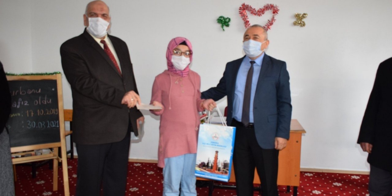 Sungurlu’da 8 Öğrenci Hafızlık Belgesi Aldı