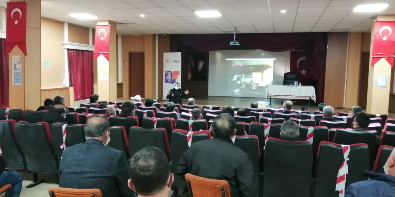 Giresun’da Mahalle Ve Köy Muhtarlarında Afet Semineri Veriliyor
