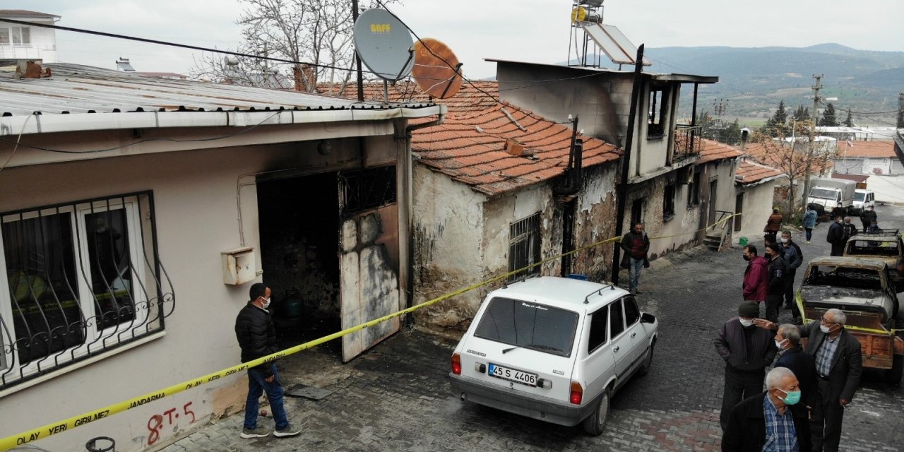 5 Ev, 2 Otomobilin Küle Döndüğü Yangının Boyutu Gün Ağarınca Ortaya Çıktı