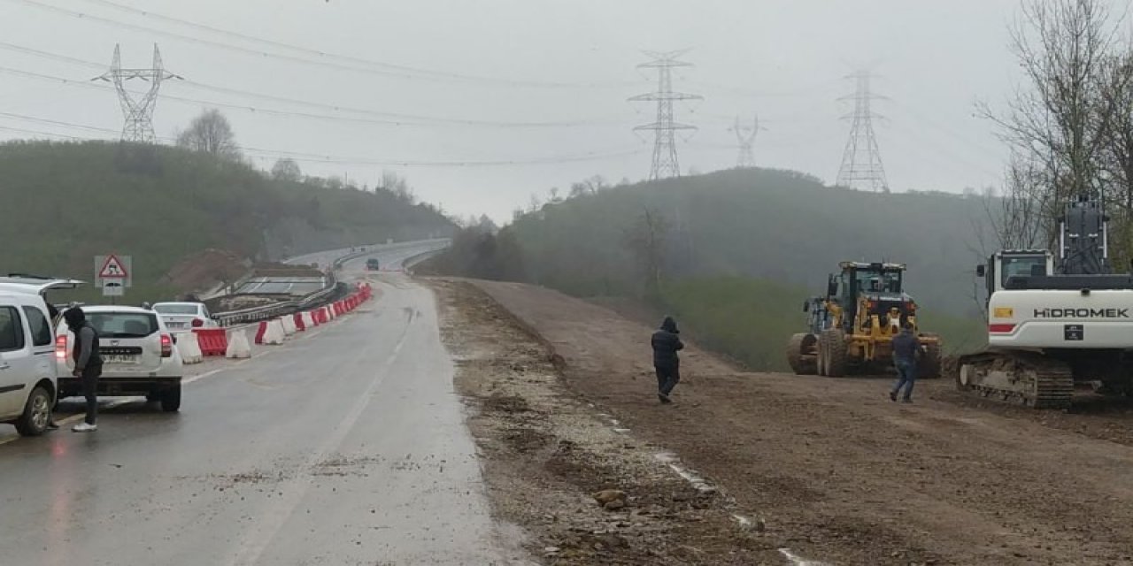 Çöken Yoldaki Çalışmalara Sağanak Yağmur Engeli