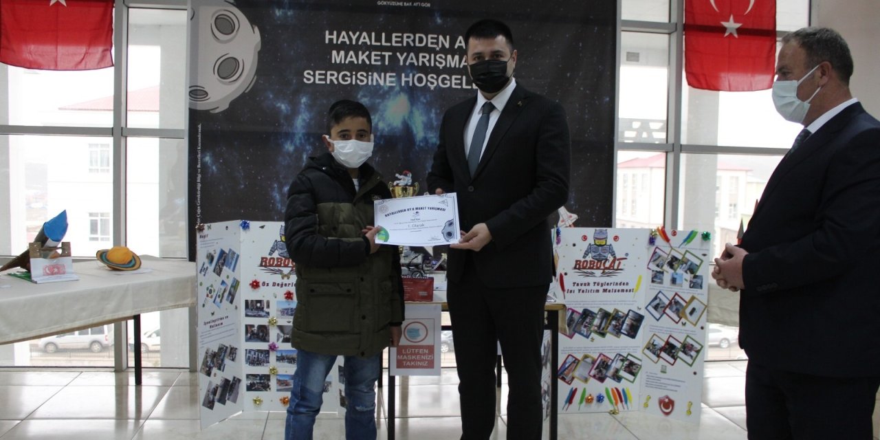 Çocuklar Hayallerindeki Uzay Araçlarını Tasarladı