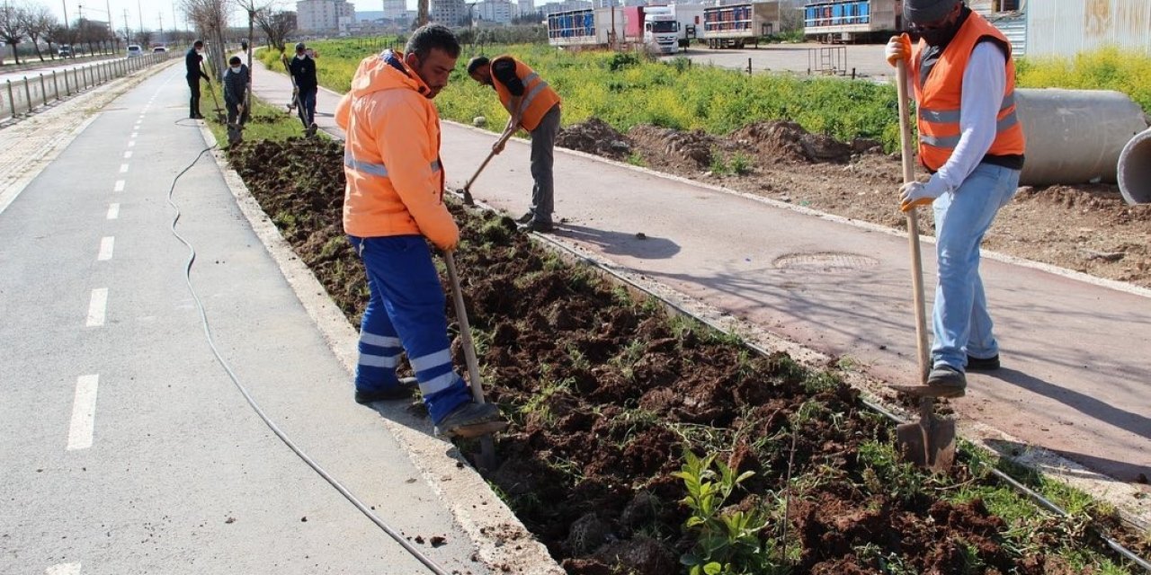 Park Ve Yeşil Alanlarda Çalışmaları Hız Verildi