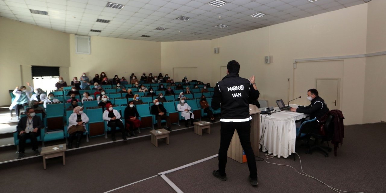 Van’da Kadınlara Uyuşturucu İle Mücadele Semineri