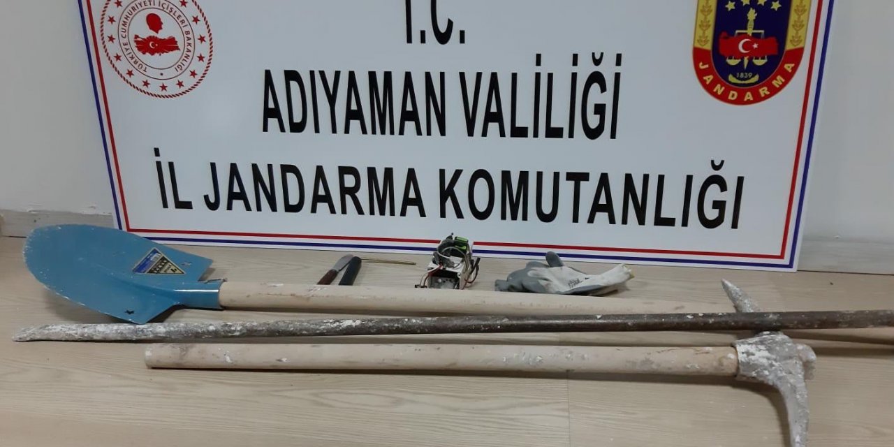 Jandarmadan Define Arayan Şahıslara Suçüstü