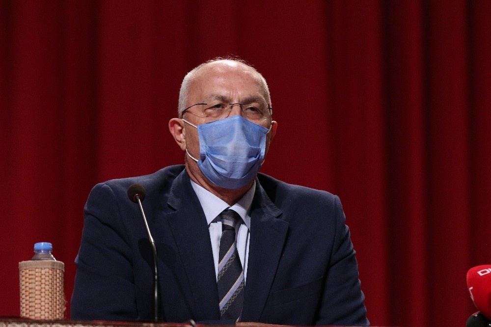 Bilim Kurulu Üyesi Ünal: “Kimin önde gittiğinin hiçbir önemi yok, önemli olan Türkiye’nin kendi aşısını üretebilmesi”