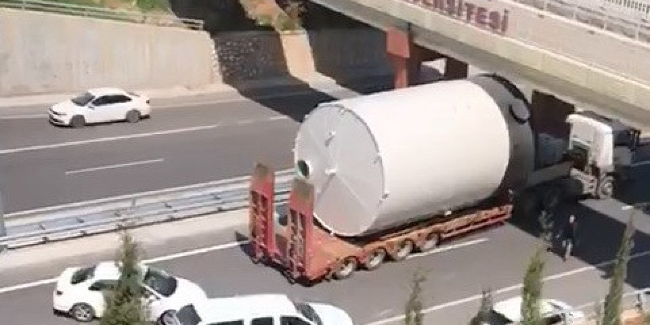 Tank Yüklü Tır Üst Geçit Nedeniyle İlerleyemedi
