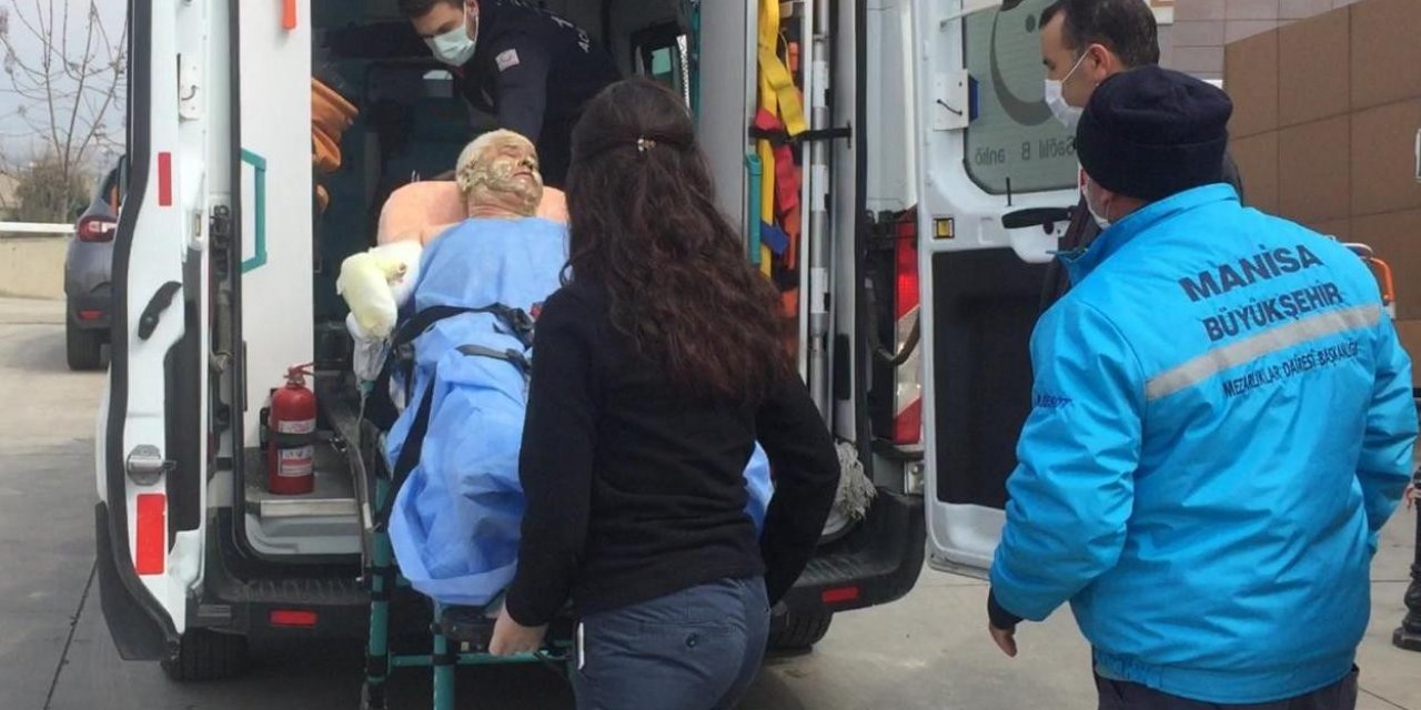 Üstüne Oturduğu Tiner Tenekesi Patladı, Alevler İçinde Kaldı