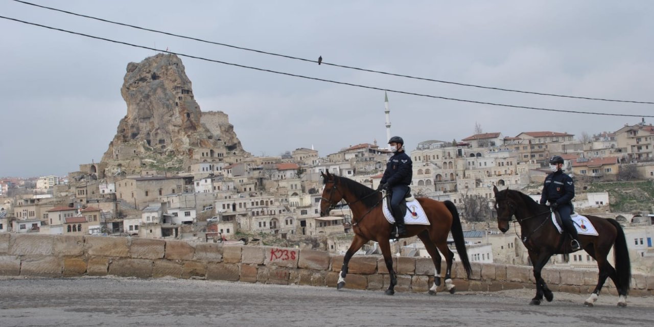 Kapadokya’da Atlı Jandarma Ekipleri Devriyeye Başladı