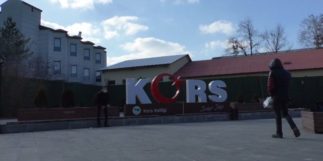 Azerbaycan’a Kimlikle Seyahat Karslıları Sevindirdi