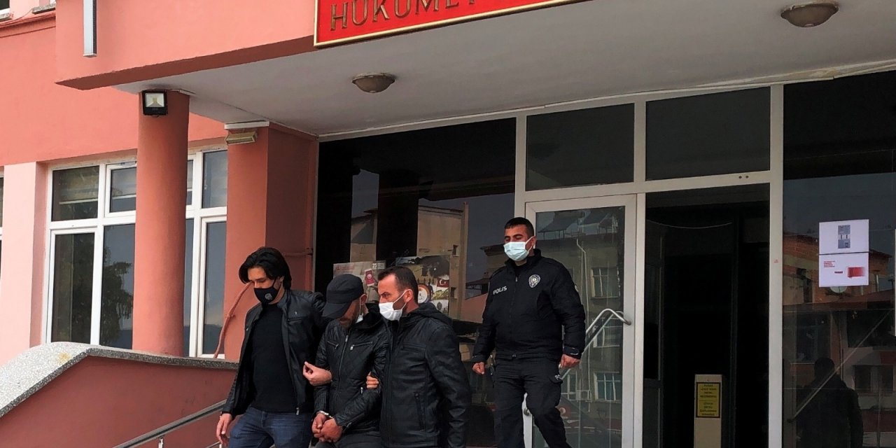 Sarıgöl Polisi Aranan İki Kişiyi Yakaladı