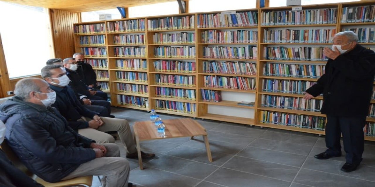 Yarım Asırdır Kitap Okuyor