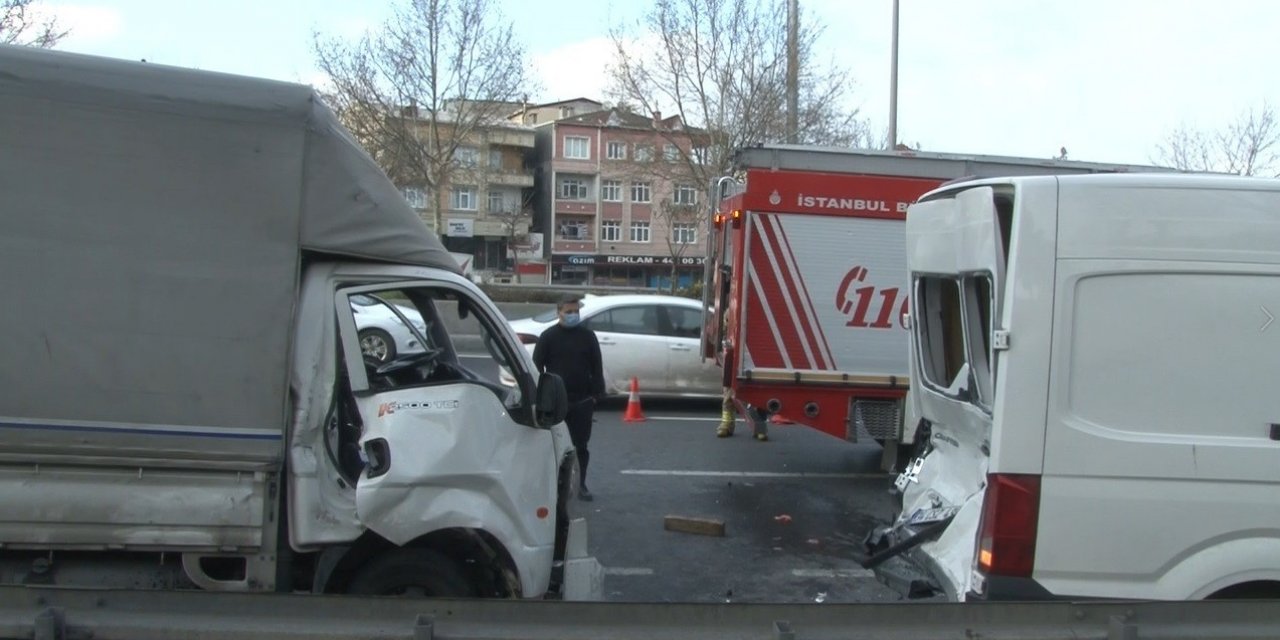 Bağcılar O-3’de Sıkışmalı Kaza: 1’i Ağır 2 Yaralı