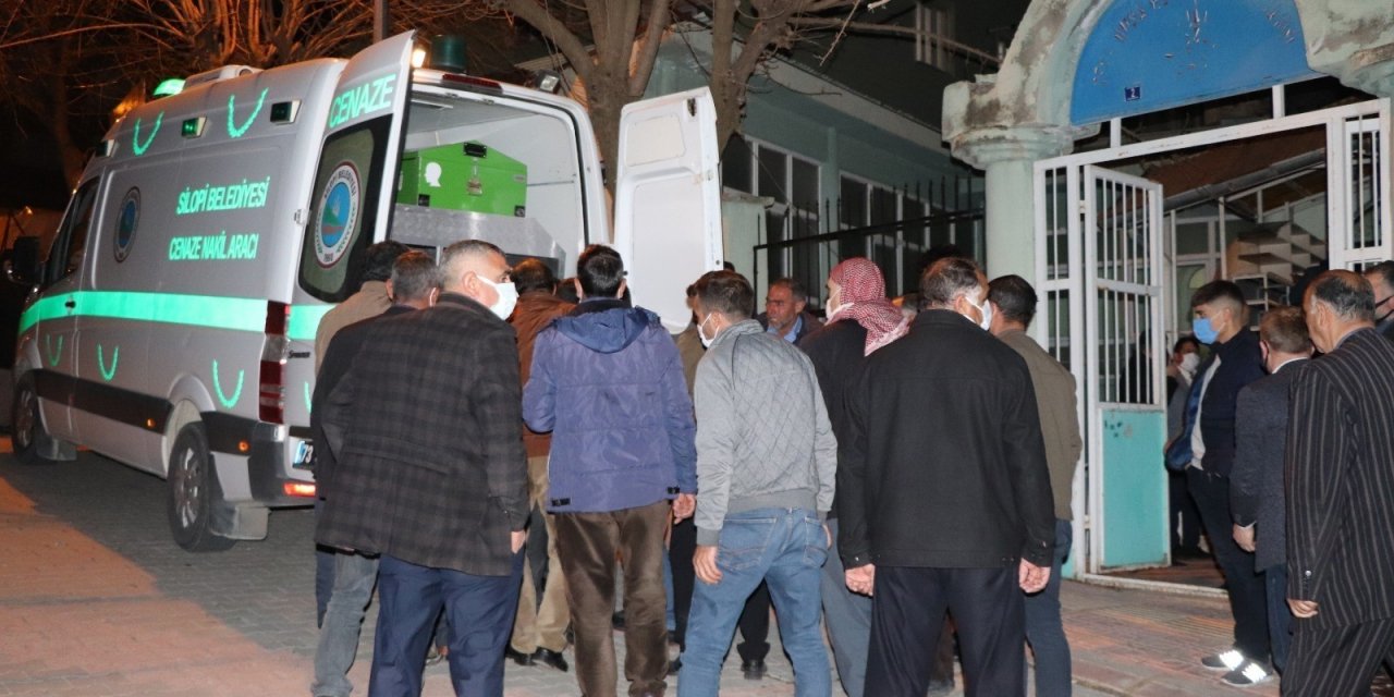 Pkk’lı Teröristlerin Tuzakladığı Patlayıcıyla Hayatını Kaybeden Çoban Siirt’te Defnedildi