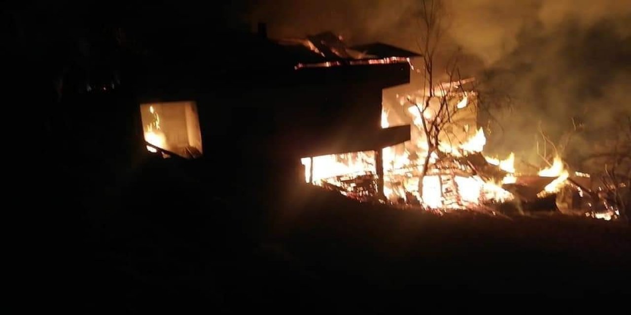 Artvin’de Bu Kez Ortaköy Köyünde Yangın Çıktı