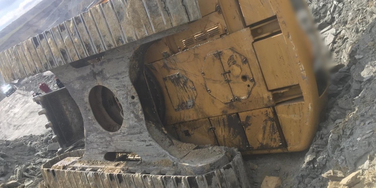 Maden Ocağında İş Makinesi Devrildi, Operatör Yaralandı