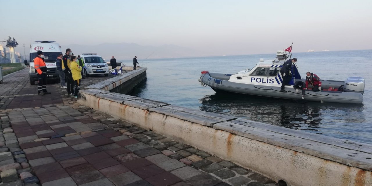 İ̇zmir’de Denizde Bir Erkeğe Ait Ceset Bulundu