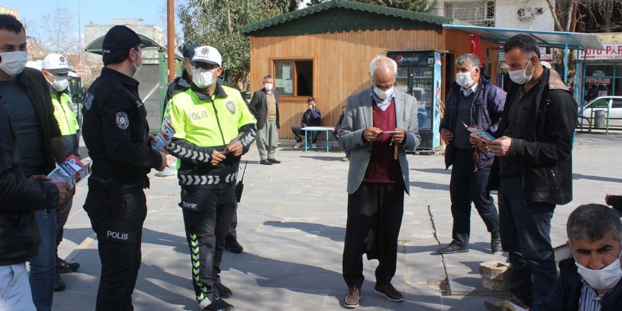 Polislerden Broşürlü Korona Virüs Uyarısı