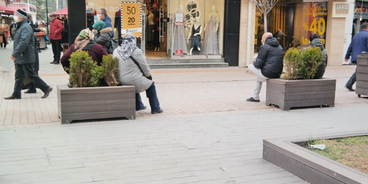 Banklar Kapatıldı, Saksılar Açıldı