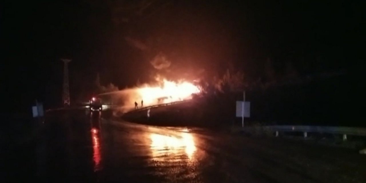 Bozyazı’da Seyir Halindeki Tır Alev Topuna Döndü