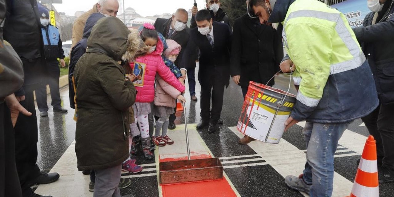 Kağıthane’de Yaya Geçitlerinde ’kırmızı Çizgi’ Dönemi