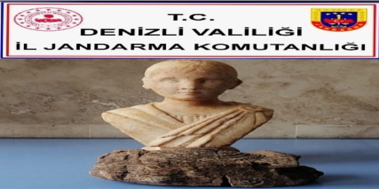 Yaptıkları Sahte Heykeli Tanımayınca Yakayı Ele Verdiler