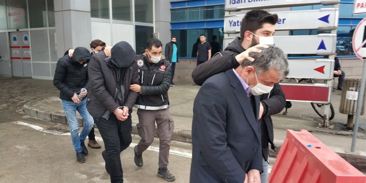 Samsun’da Uyuşturucu Ticaretinden Gözaltına Alınan 5 Zanlı Adliyede