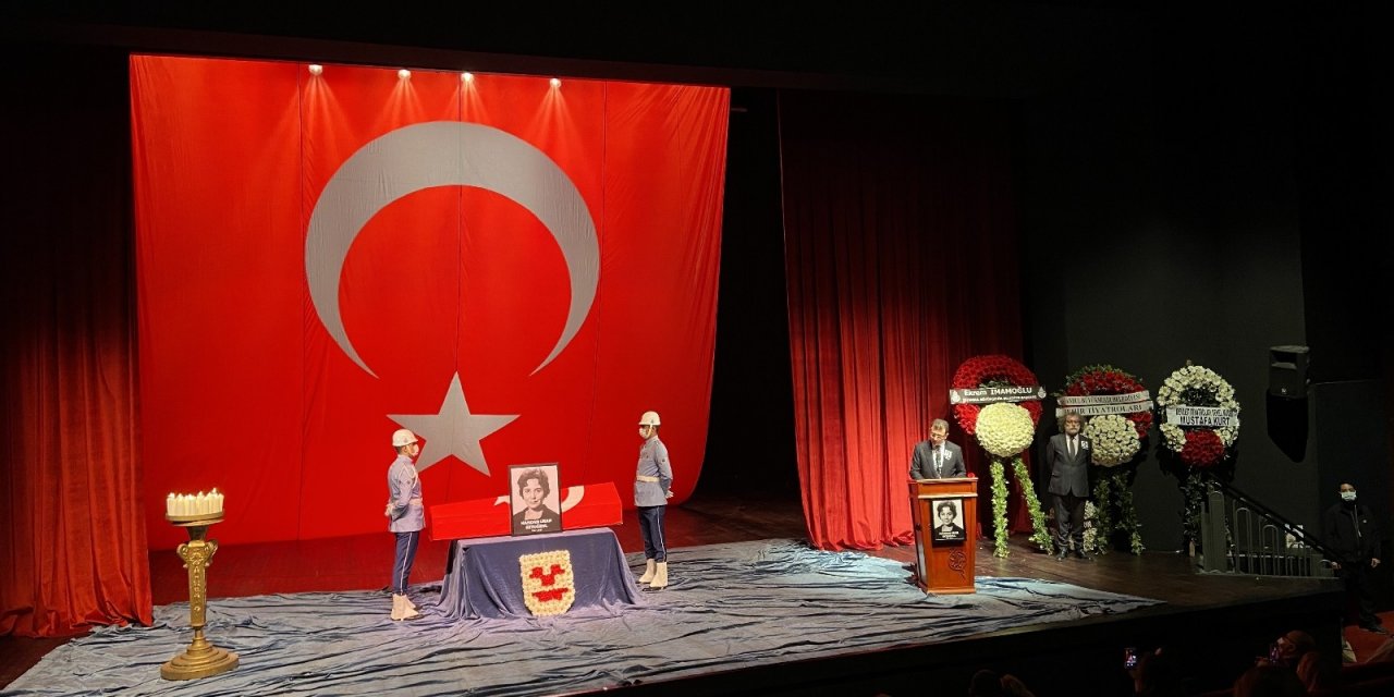 Handan Ertuğrul İçin Muhsin Ertuğrul Sahnesi’nde Bir Tören Düzenlendi