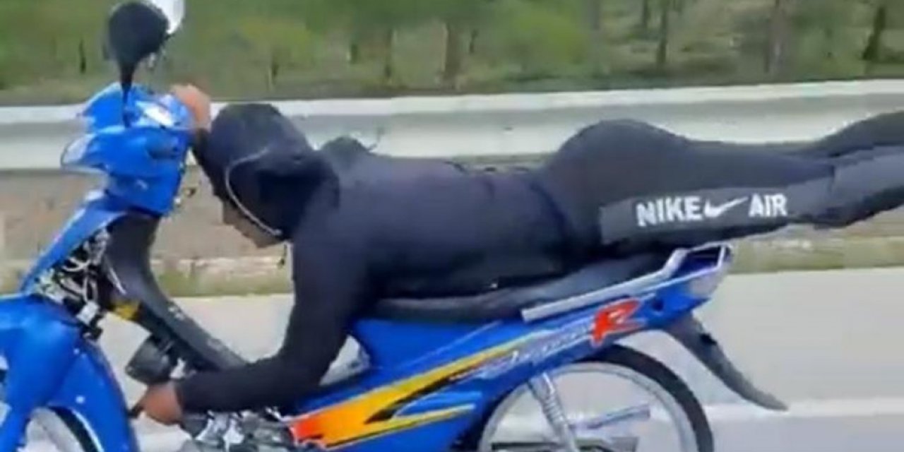 Yatarak Tek Elle Motosiklet Kullandı
