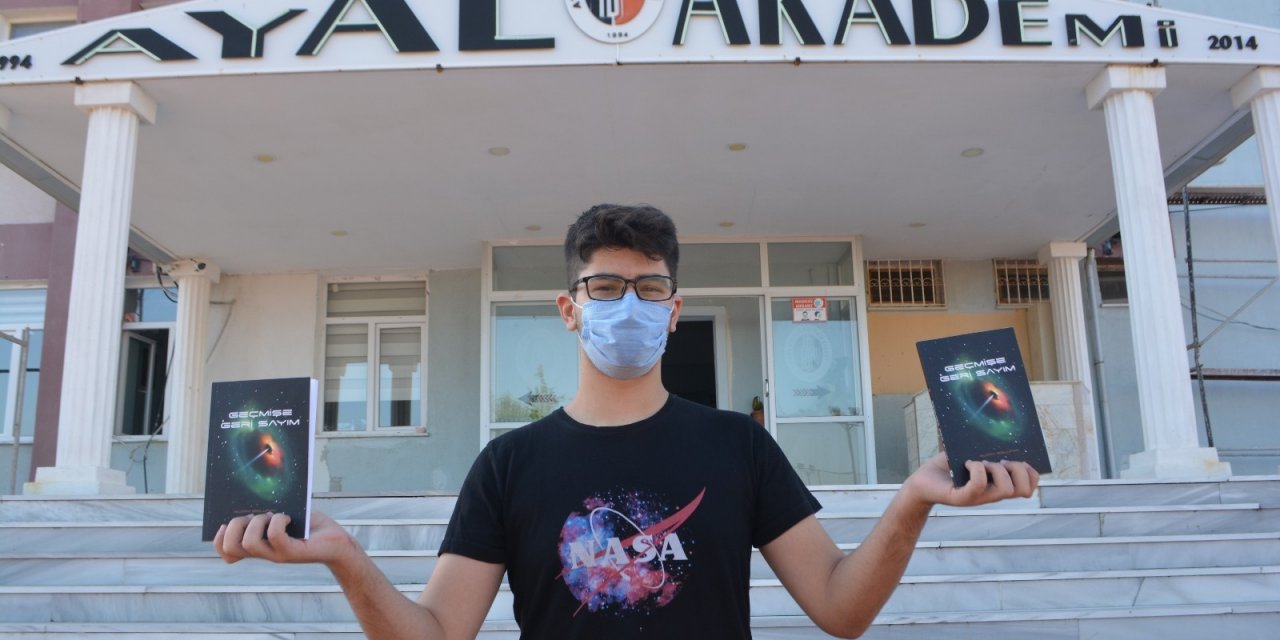 17 Yaşındaki Lise Öğrencisinden Bilim-kurgu Kitabı