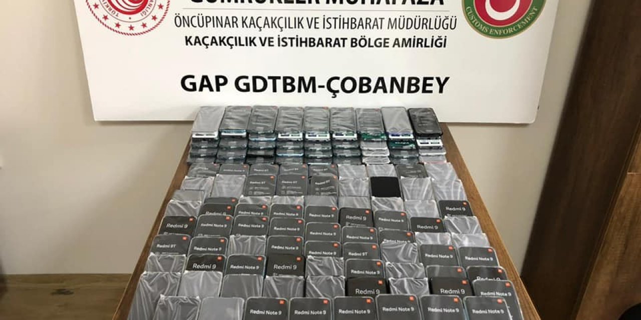 Sınırda 600 Bin Tl Değerinde Kaçak Cep Telefonu Ele Geçirildi