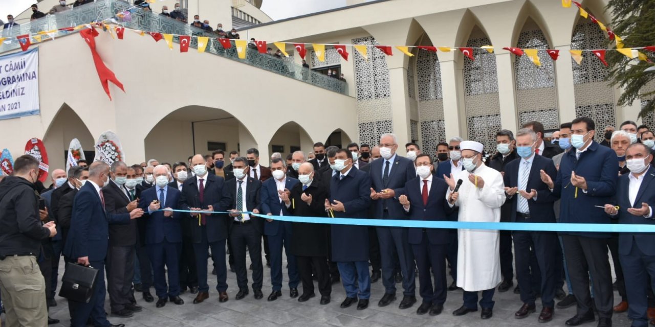 Diyanet İ̇şleri Başkanı Erbaş: "40 Yıl Camisiz Üniversiteler Oldu"