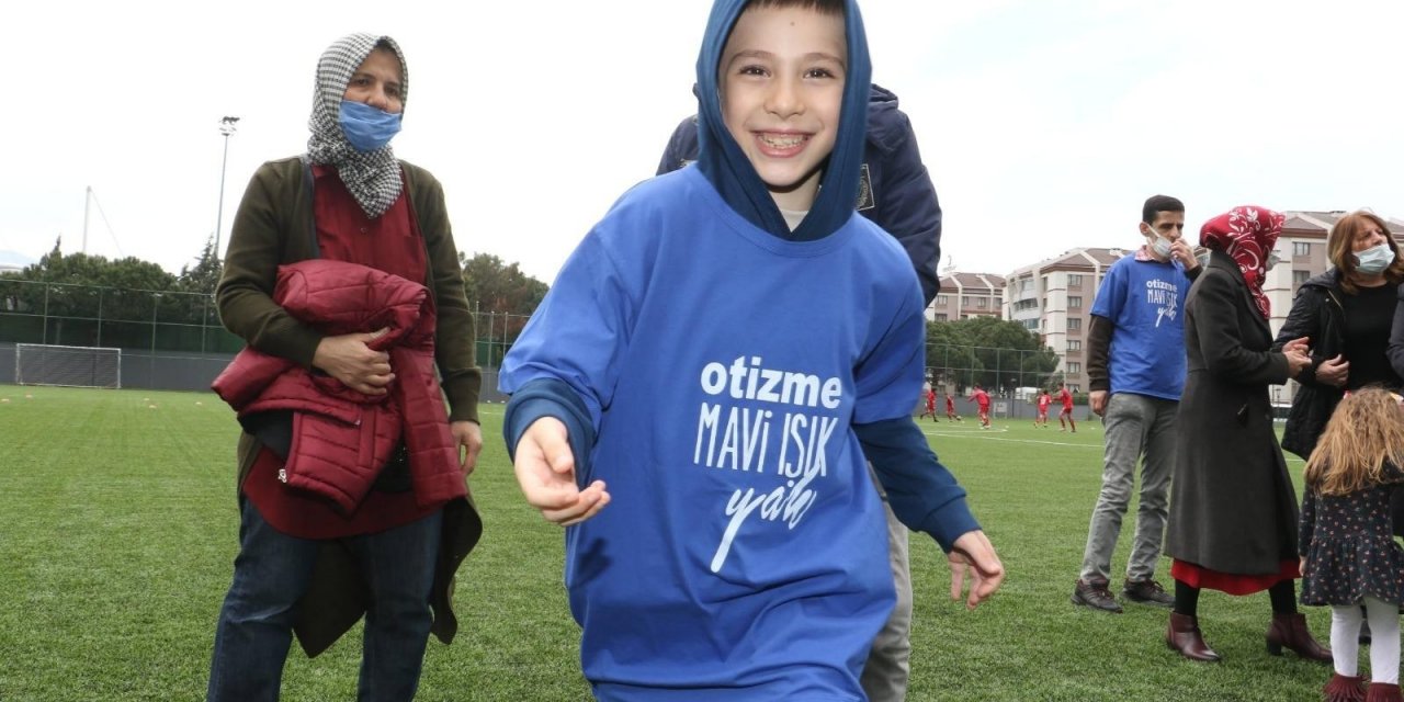 Otizmli Çocuklar Yeşil Sahada Doyasıya Eğlendi