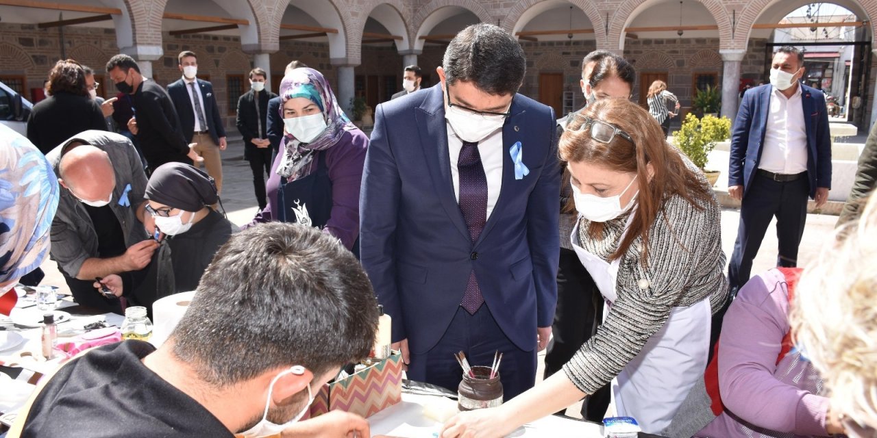 Otizmli Bireyler Ahşap Boyama Etkinliğinde Buluştu