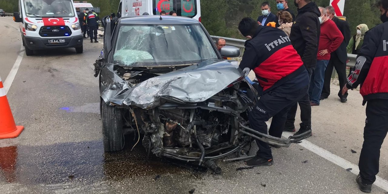Bucak’ta Otomobiller Çarpıştı: 3 Yaralı